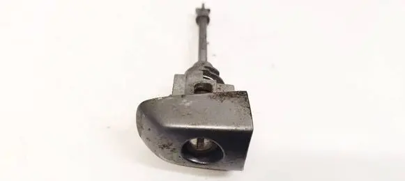 Suzuki Grand Vitara II Front door lock (next to the handle) 