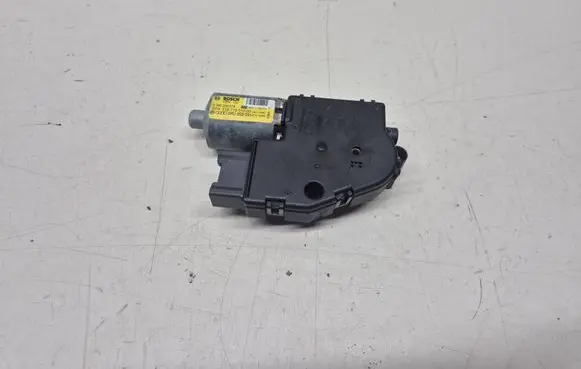 Volkswagen Tiguan Sunroof motor/actuator 8R0959591