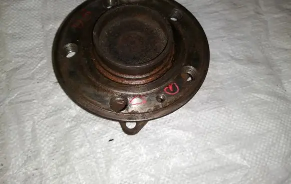 Volvo V70 Rear wheel hub