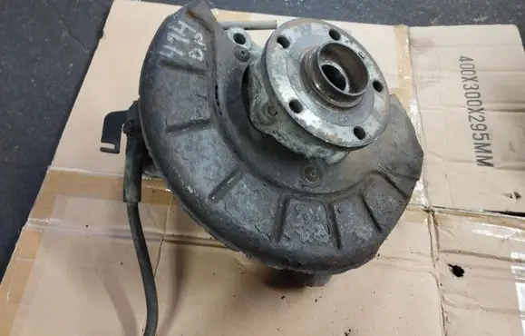 Volkswagen PASSAT B6 Front wheel hub