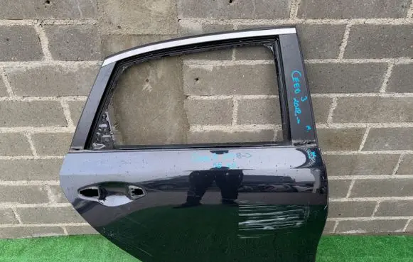 KIA Ceed Rear door