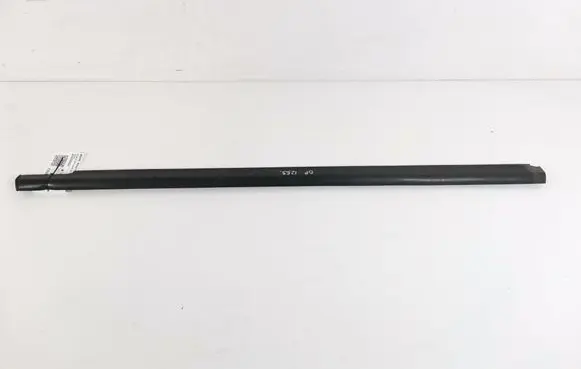 Mercedes-Benz ML W163 Front door glass trim molding A1637200824