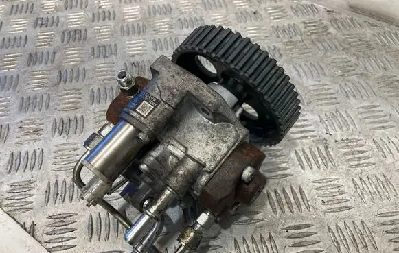 Opel Astra J Fuel injection high pressure pump 55586499