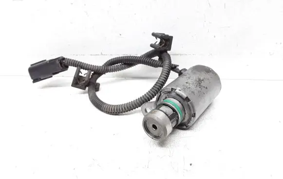 Volvo V70 Camshaft vanos timing valve 30757801AC