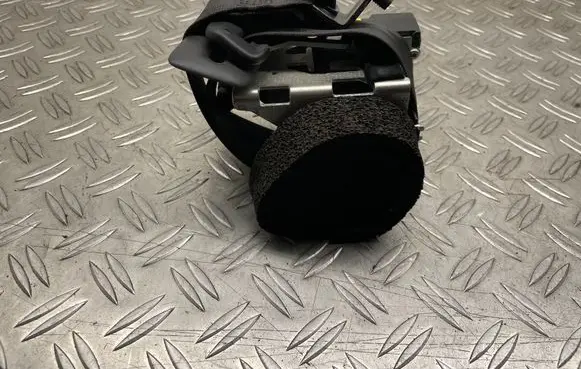 Rear seatbelt