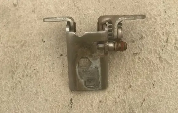 Chrysler Grand Voyager V Front door upper hinge