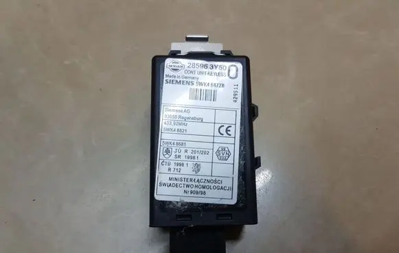 Nissan X-Trail T30 Door central lock control unit/module 285963Y50