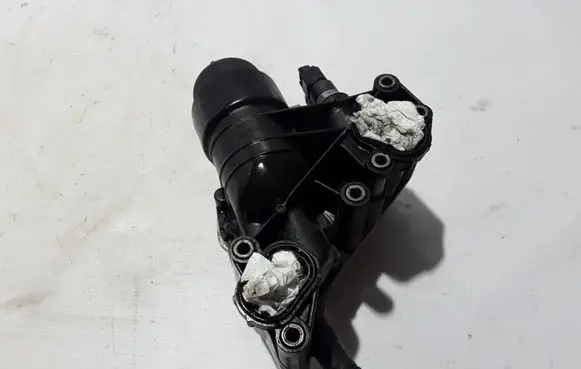 Oil filter mounting bracket