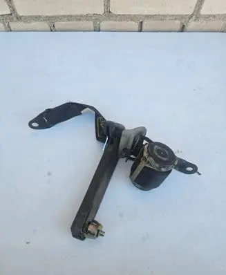 Nissan Terrano Rear seatbelt 