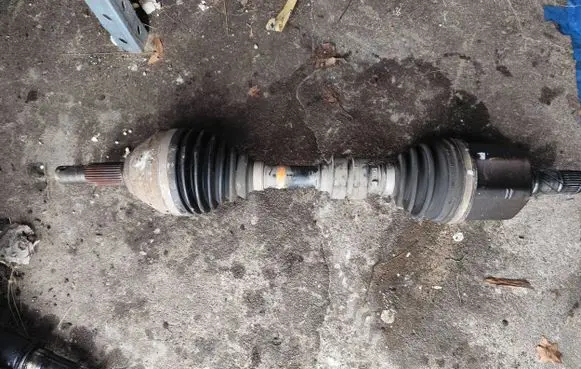 Nissan Qashqai+2 Front driveshaft 8H300