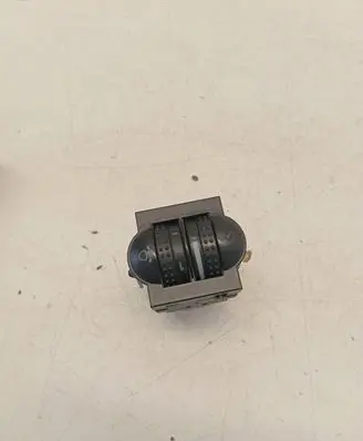 Volkswagen PASSAT B5 Headlight level height control switch 3B0941333C