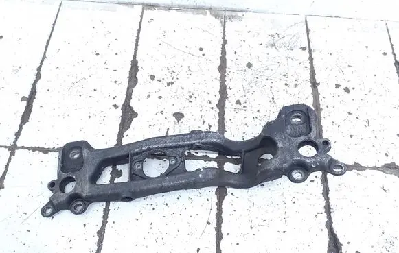 Gearbox mounting bracket