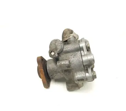 Volkswagen PASSAT B5 Power steering pump 8D0145156L