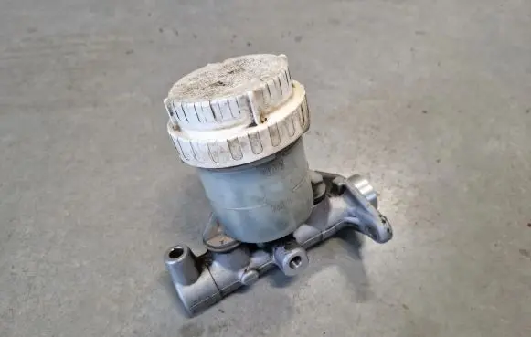 Master brake cylinder