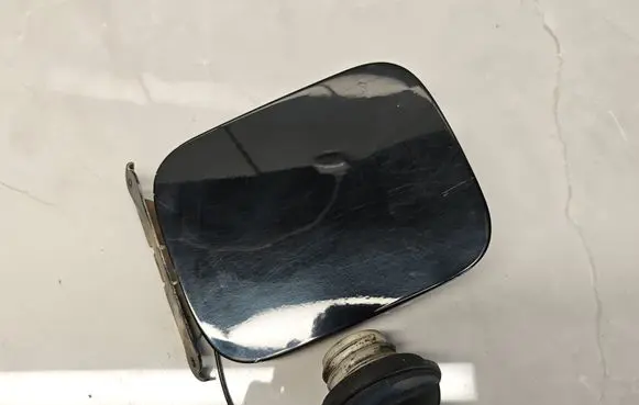 Nissan X-Trail T30 Fuel tank cap 8H3