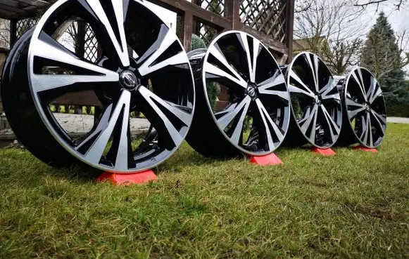 Nissan Qashqai R18 alloy rim 