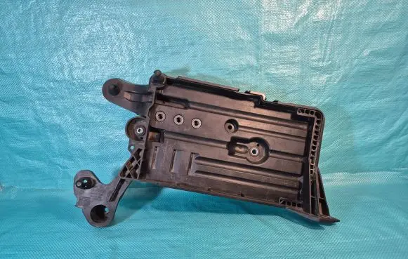 Volkswagen Golf VII Battery tray 5Q0915321H 5Q0915331J