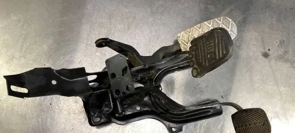 Volkswagen Golf II Pedal assembly 
