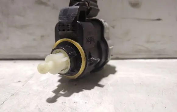 Headlight level adjustment motor