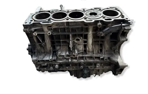 Volvo XC70 Engine block 30677367