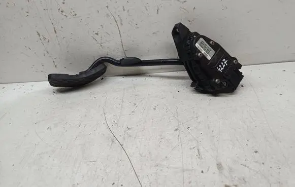 Volkswagen PASSAT B5 Accelerator throttle pedal 8e2721523