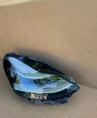 Tesla Model 3 Headlight/headlamp (P)1077376-00-C
