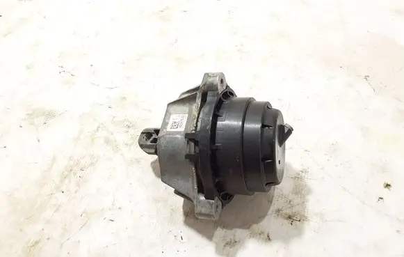 BMW X5 G05 Engine mount bracket 6860475