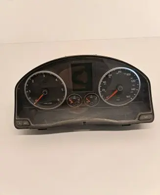 Volkswagen Tiguan Speedometer (instrument cluster) 5N0920970D V0004000