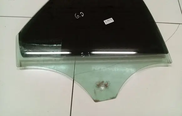Rear door window glass