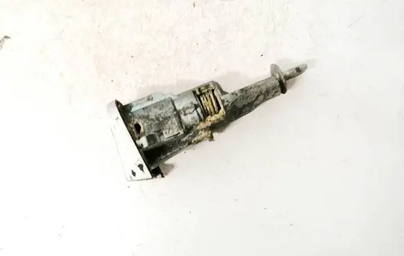 Skoda Octavia Mk2 (1Z) Front door lock (next to the handle) 