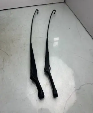 Volkswagen PASSAT B5 Front wiper blade arm 3B1955410