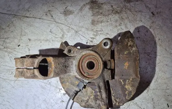 Volkswagen Transporter - Caravelle T5 Front wheel hub spindle knuckle