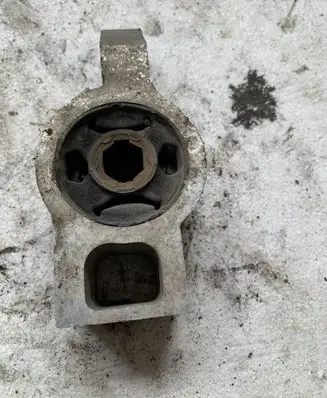 Volkswagen Touran I Front wishbone bush 1K0199232J