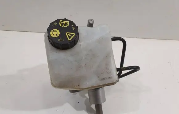 Brake fluid reservoir