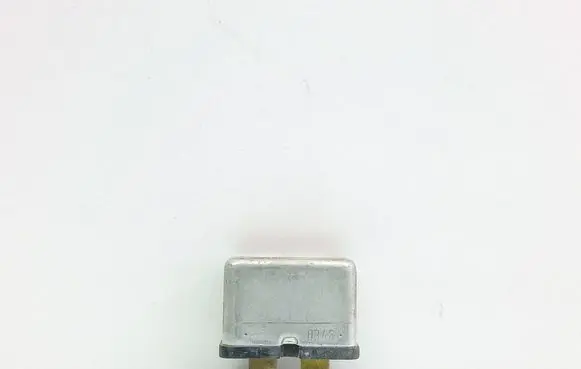 Audi A6 S6 C4 4A Other relay 443937105C