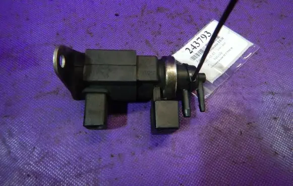 Audi A8 S8 D3 4E Vacuum valve 057906630A
