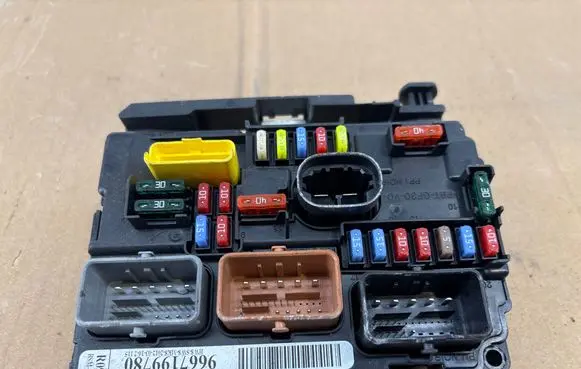 Citroen DS3 BSM Control unit 9667199780