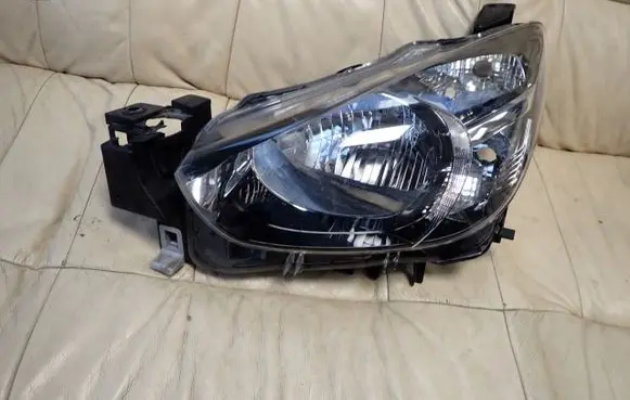 Mazda 2 Headlight/headlamp