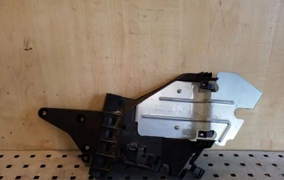 Rear door exterior handle/bracket