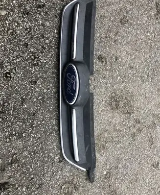Ford C-MAX II Front bumper upper radiator grill AM51R8200C AM51R8138C