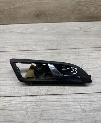 Skoda Octavia Mk2 (1Z) Front door interior handle 1Z0837248