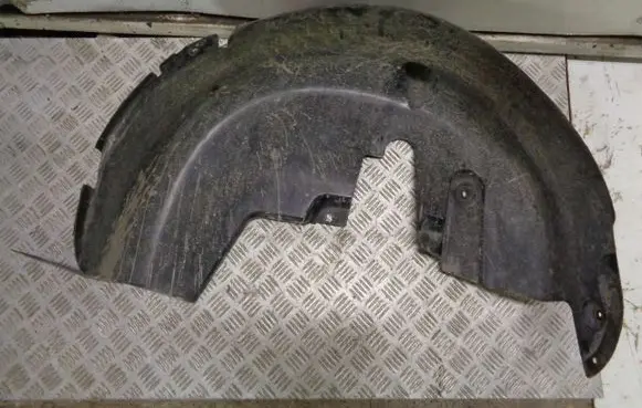 Rear arch fender liner splash guards