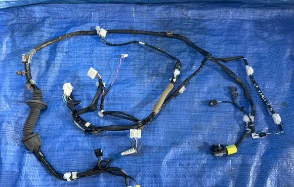 Toyota Yaris XP210 Front door wiring loom/harness boot 82152K0640 8983A0D011