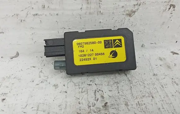 Citroen C4 Grand Picasso Aerial antenna amplifier 9807982580 1028122700456