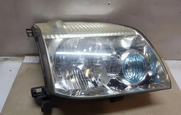 Nissan X-Trail T30 Headlight/headlamp