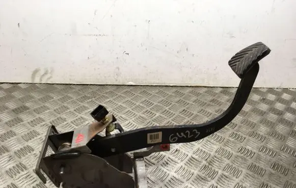 Hyundai Trajet Accelerator throttle pedal