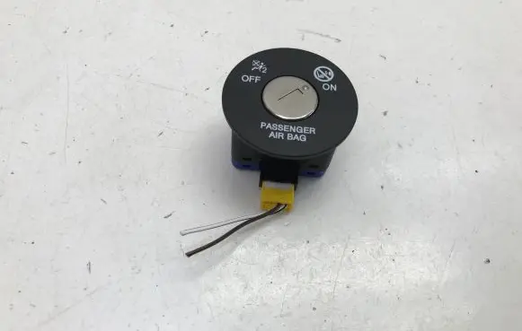 Passenger airbag on/off switch