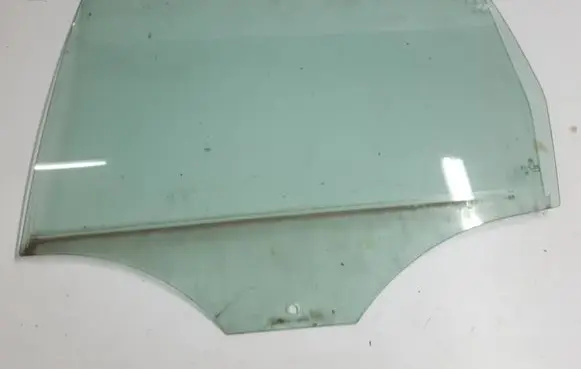 Volkswagen PASSAT B7 Rear door window glass 