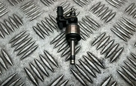 Seat Arona Fuel injector 05C036E