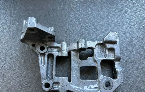 Nissan Patrol Y61 A/C compressor mount bracket 119105S900